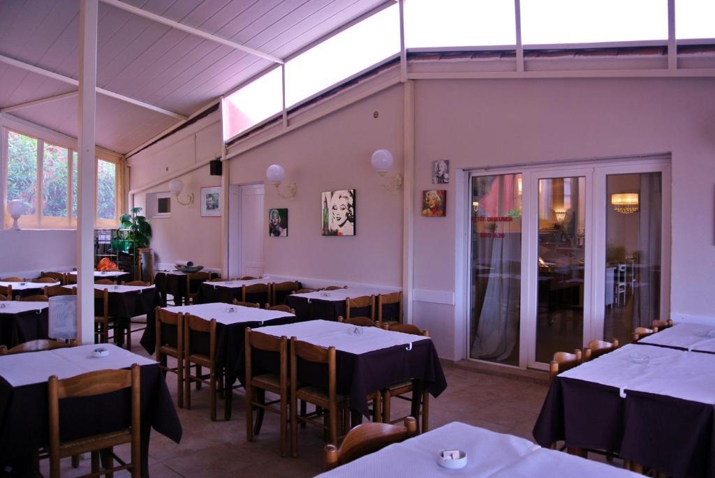 Hotel Residence San Pieru Tarcu Exterior photo